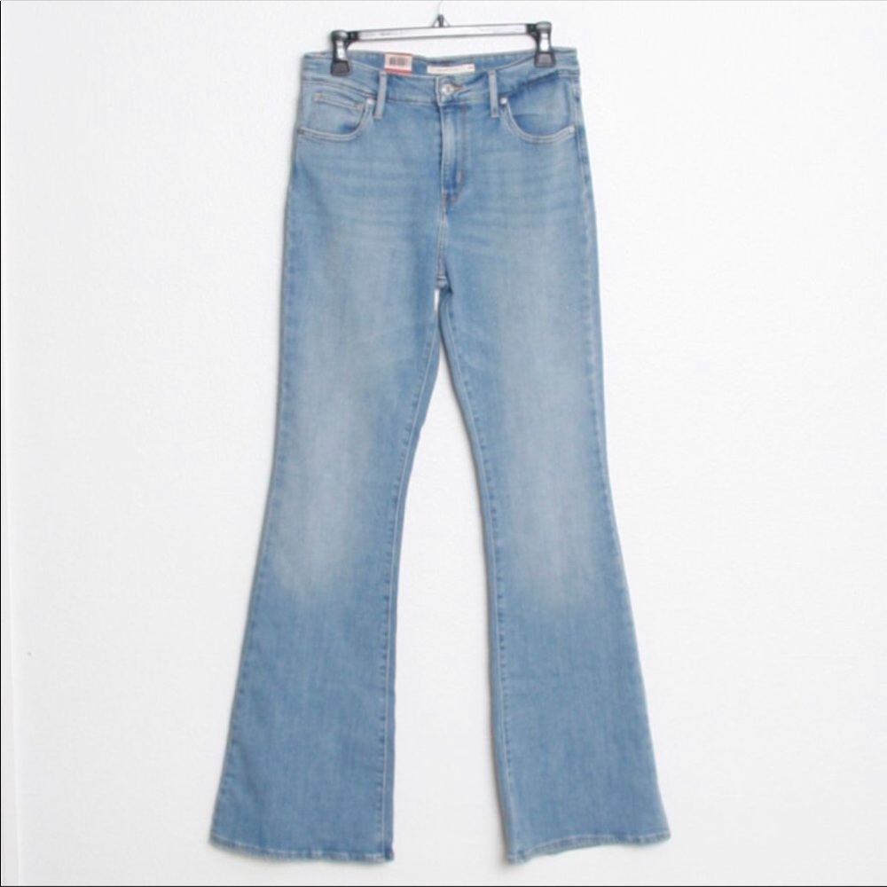 NWT Levi's High Rise Flare Jeans Light Wash Stretch 29